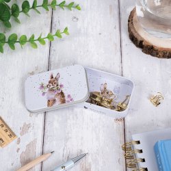 Metalske med kaninunge